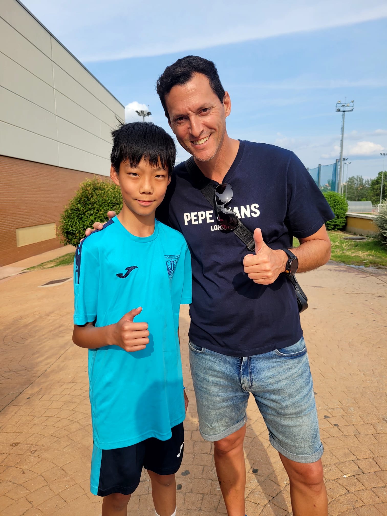 Joven jugador y mentor, Elite Futbol Experience